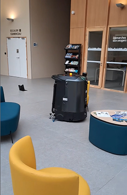 Robot Cleanobot en action 1