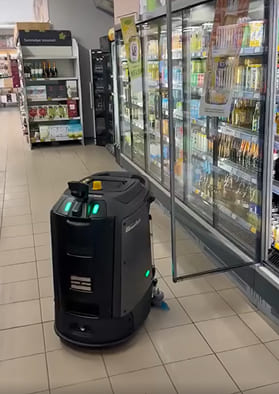 Robot Cleanobot en action 2