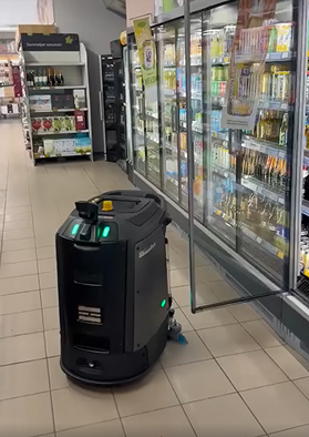 Robot Cleanobot en action 2
